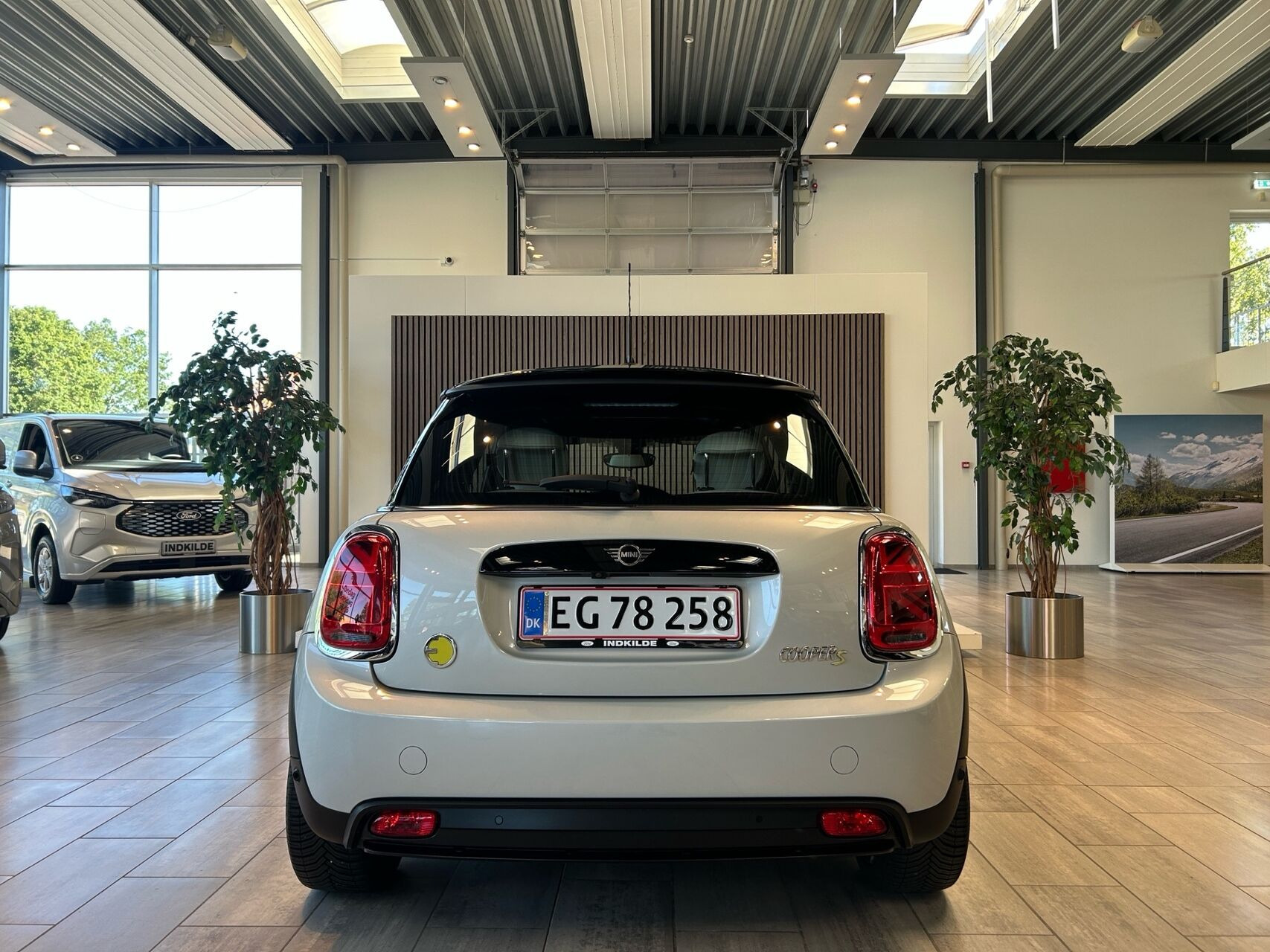 Hvid Mini Cooper fra 2022