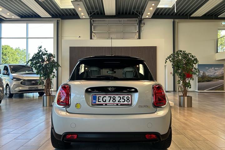 Hvid Mini Cooper fra 2022