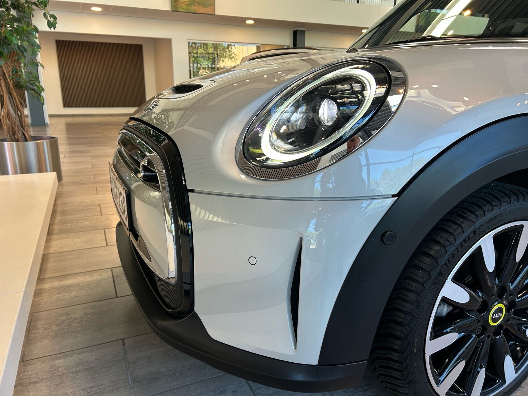 Hvid Mini Cooper fra 2022