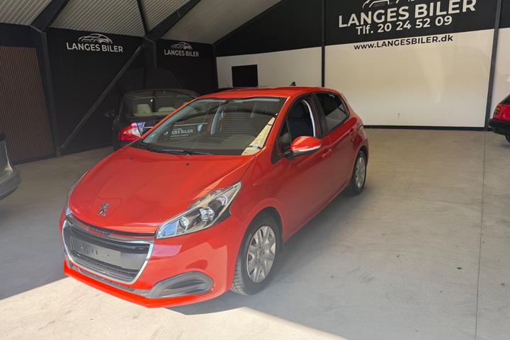 Rød Peugeot 208 fra 2017