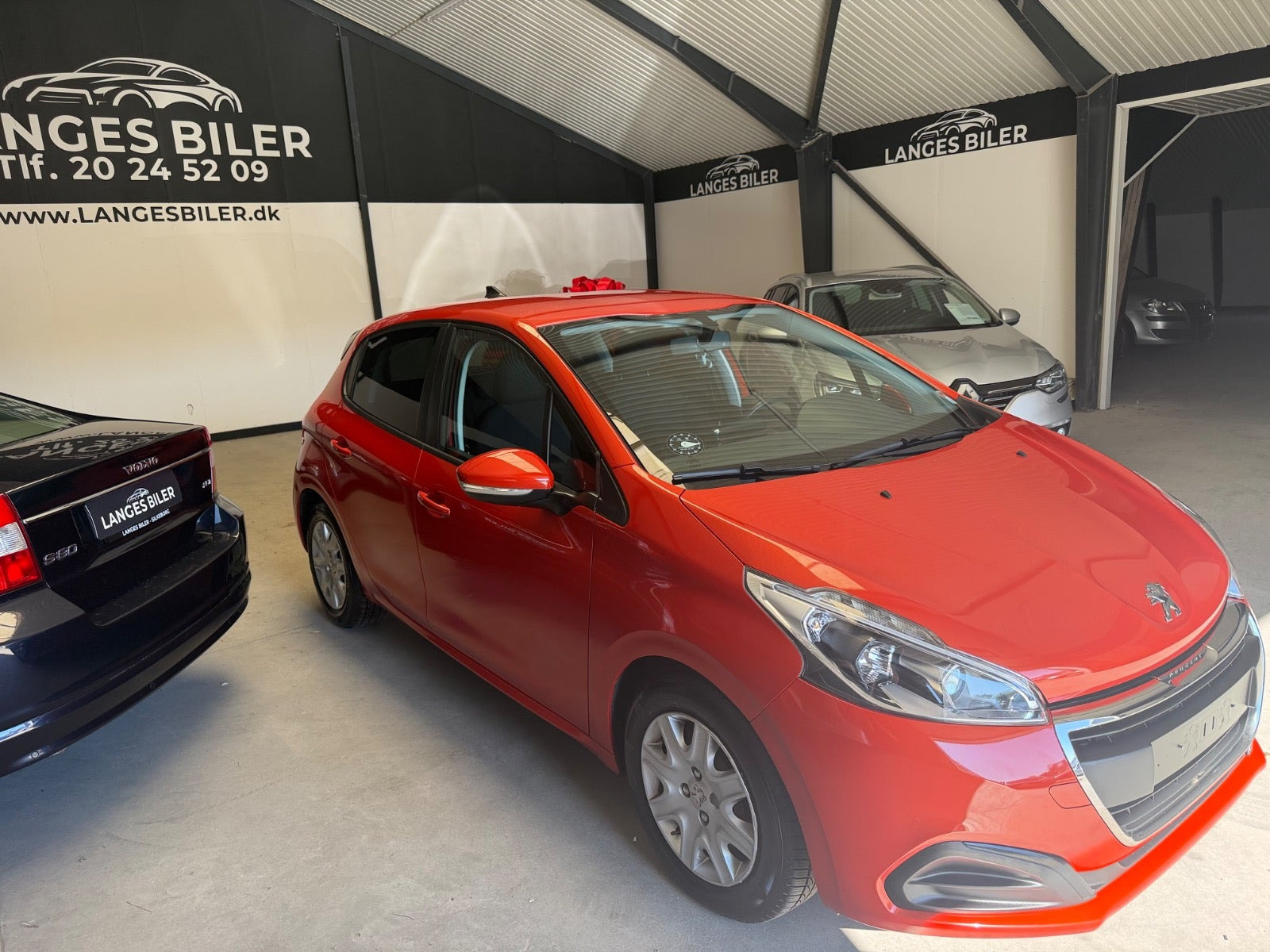 Rød Peugeot 208 fra 2017