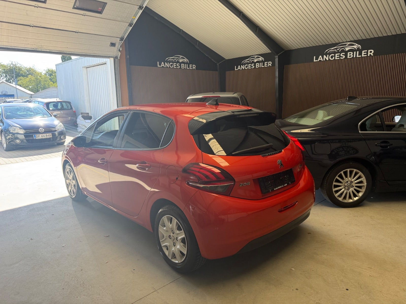 Rød Peugeot 208 fra 2017