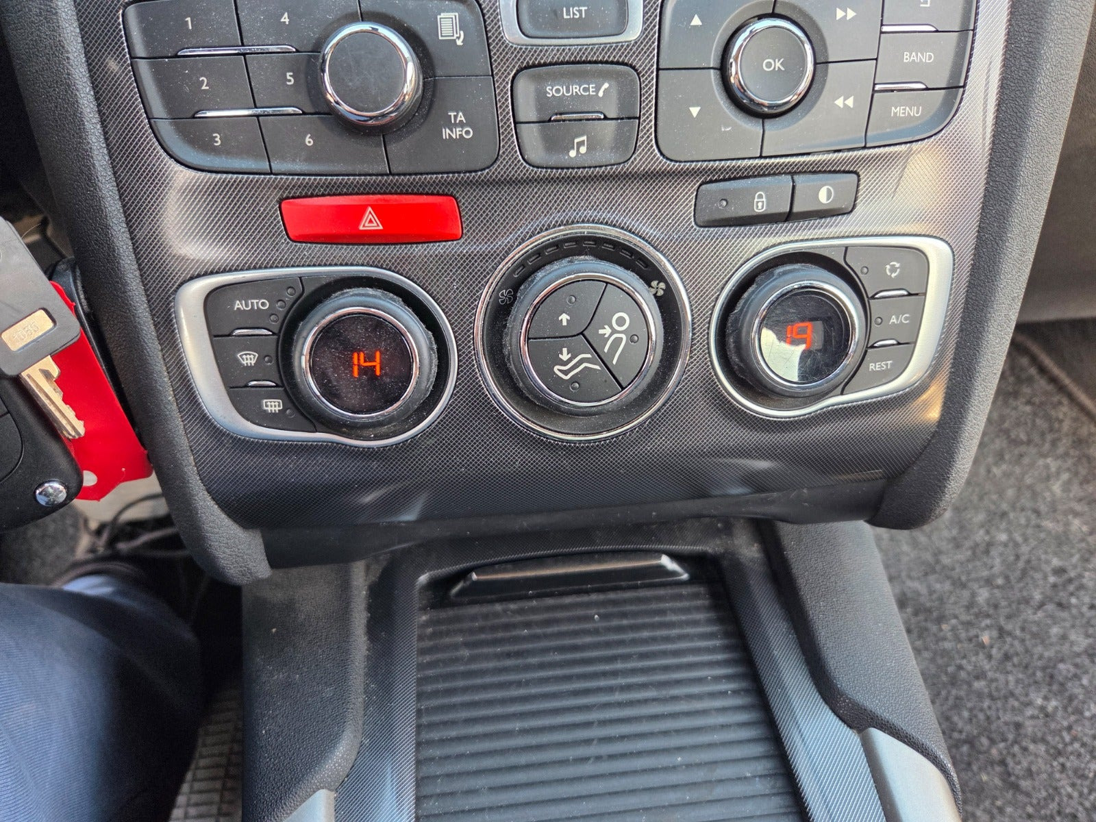 Brun Citroën C4 fra 2014