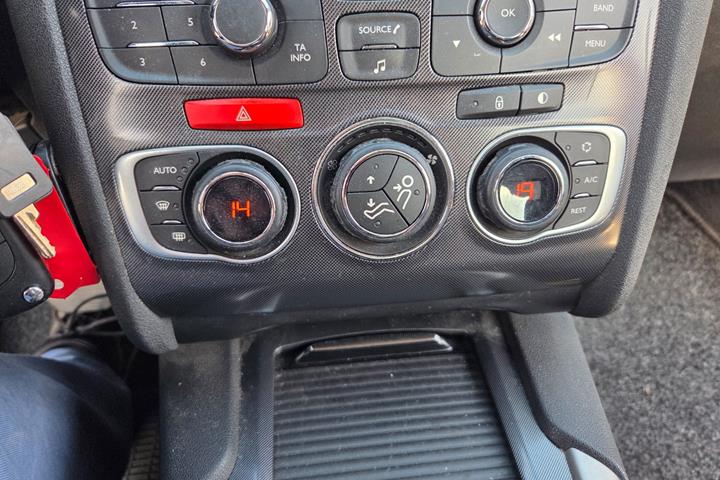 Brun Citroën C4 fra 2014
