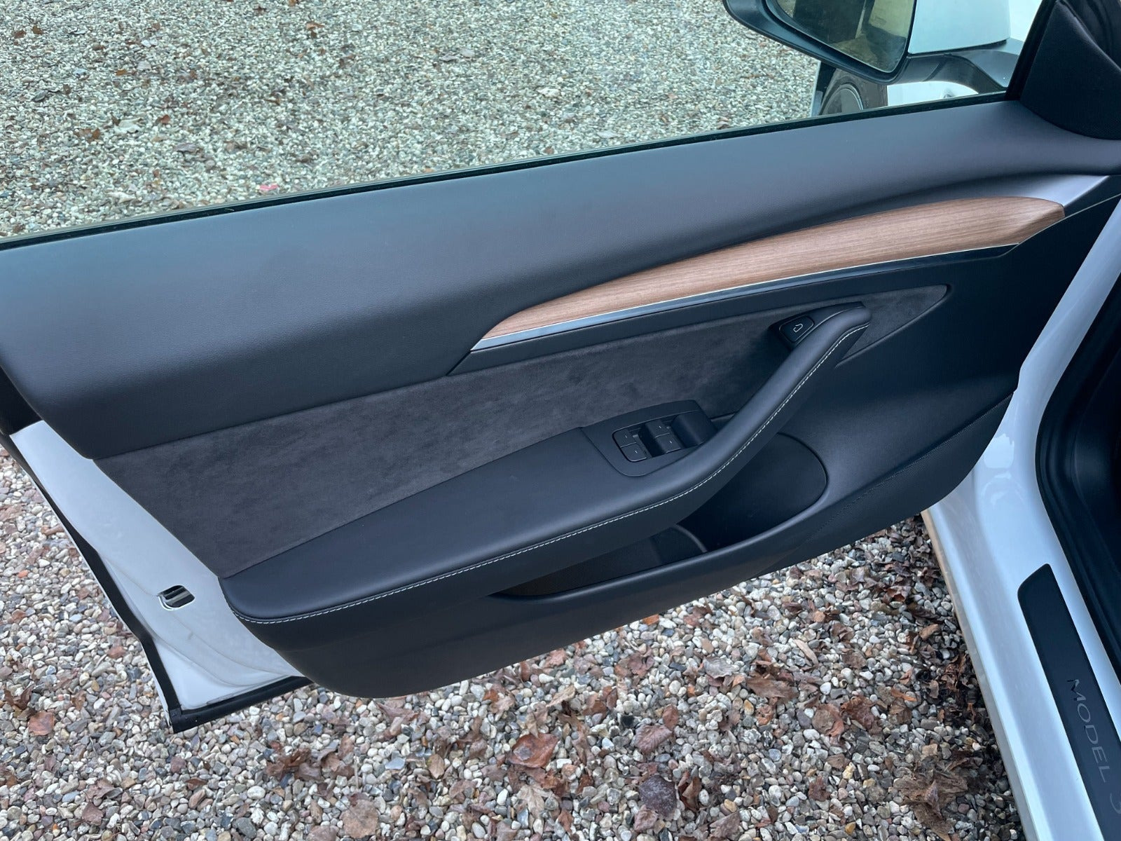 Hvid Tesla Model 3 fra 2023
