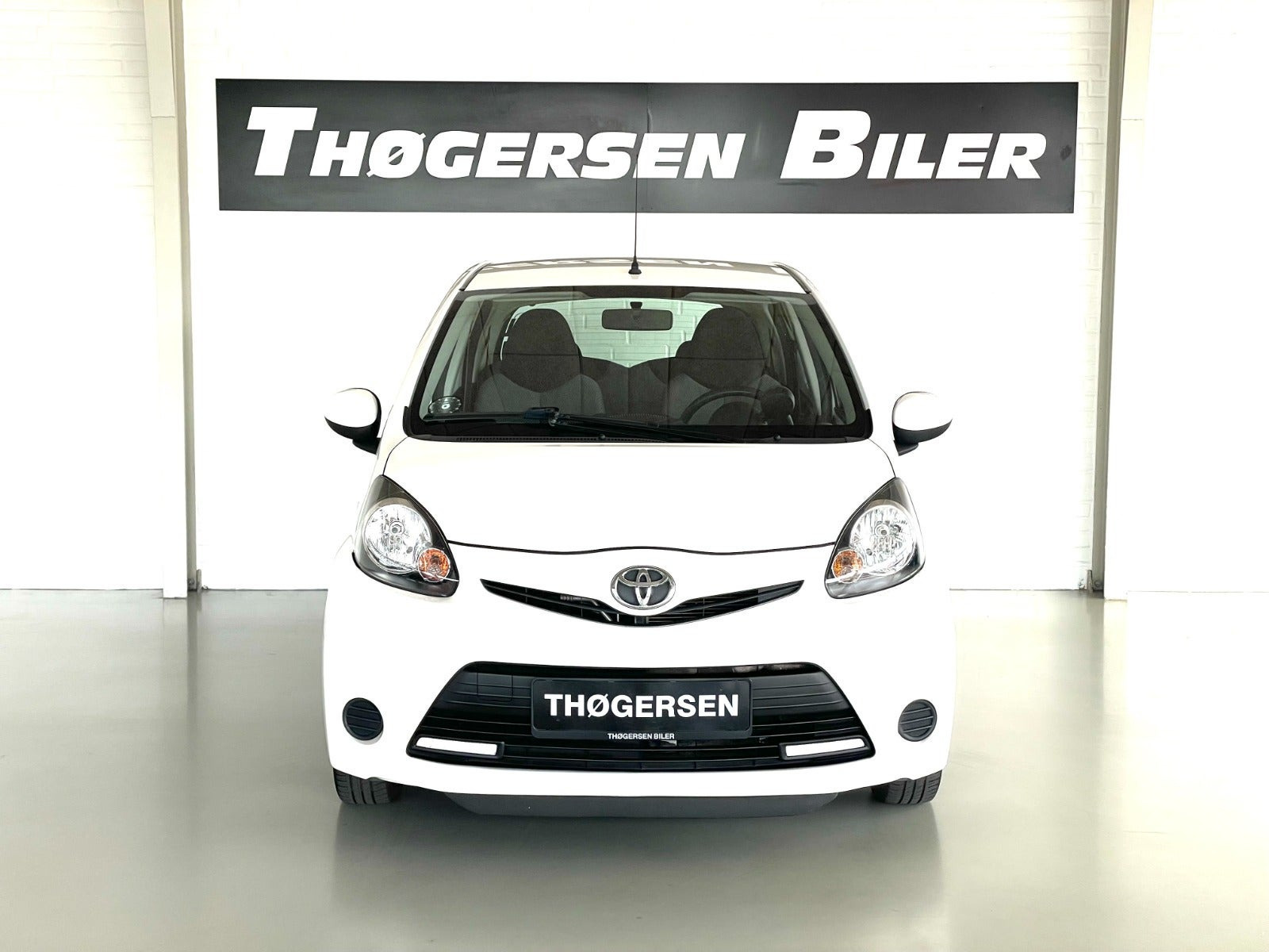 Hvid Toyota Aygo fra 2012