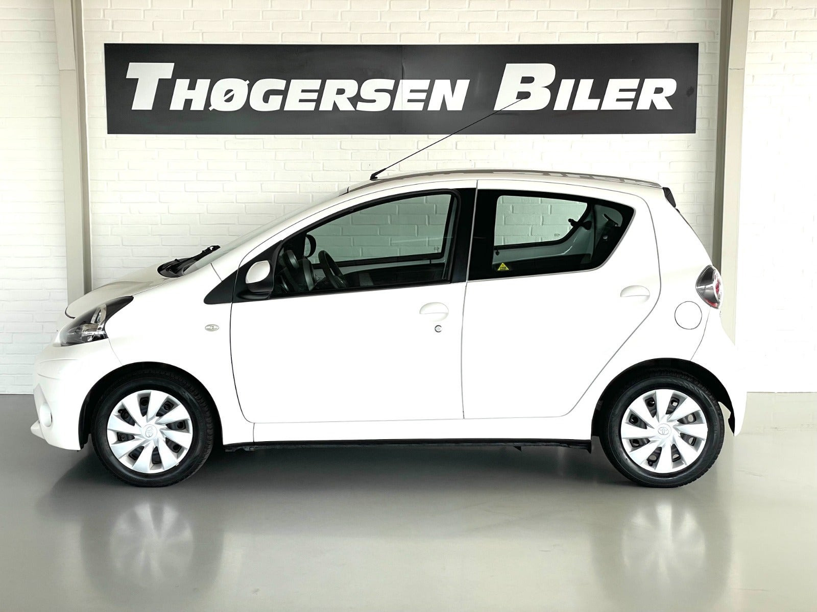 Hvid Toyota Aygo fra 2012