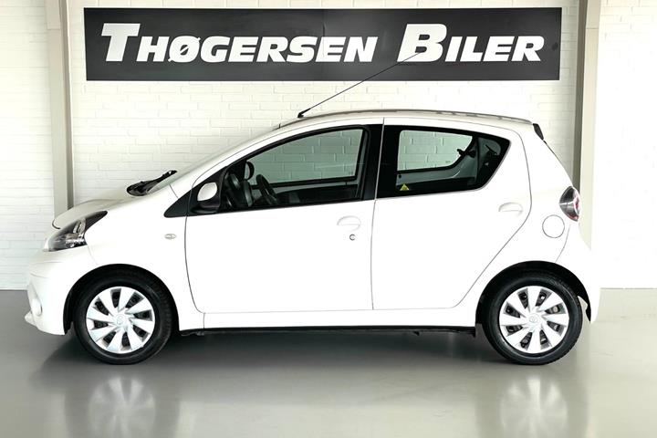 Hvid Toyota Aygo fra 2012