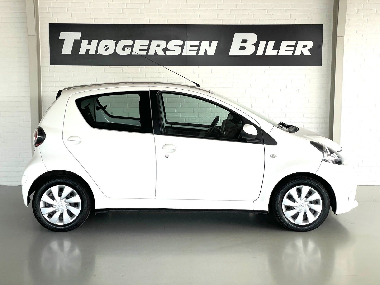Hvid Toyota Aygo fra 2012
