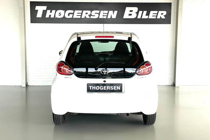 Hvid Toyota Aygo fra 2012