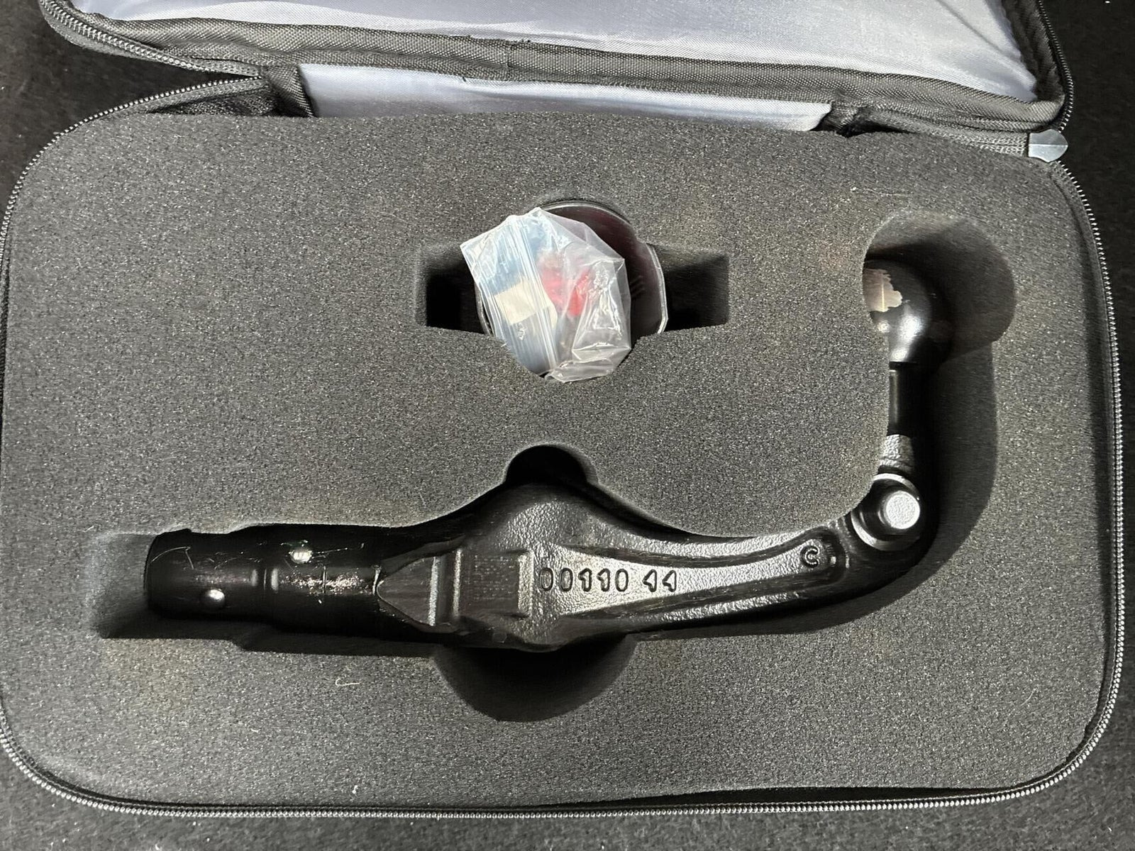 Rød Tesla Model Y fra 2023