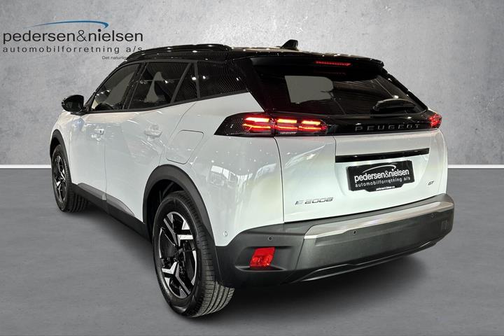 Hvid Peugeot e-2008 fra 2026