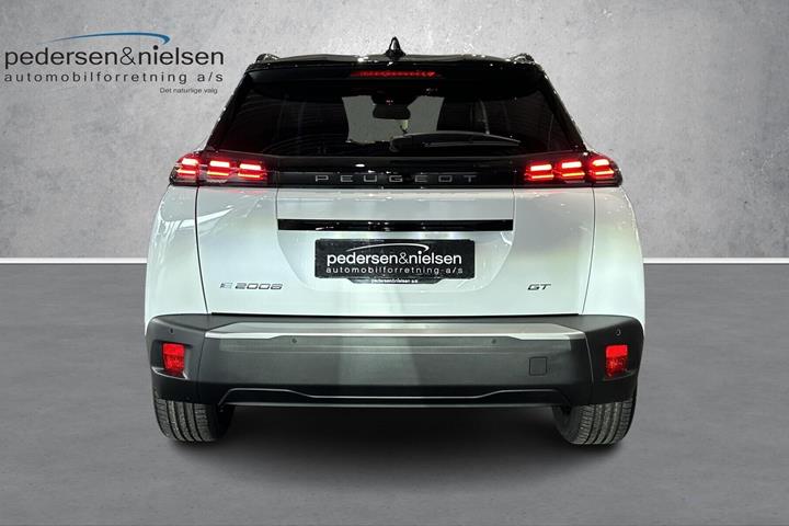 Hvid Peugeot e-2008 fra 2026