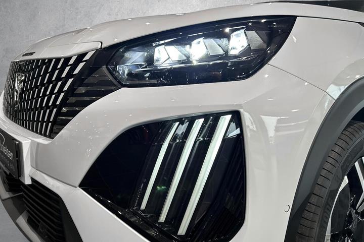 Hvid Peugeot e-2008 fra 2026