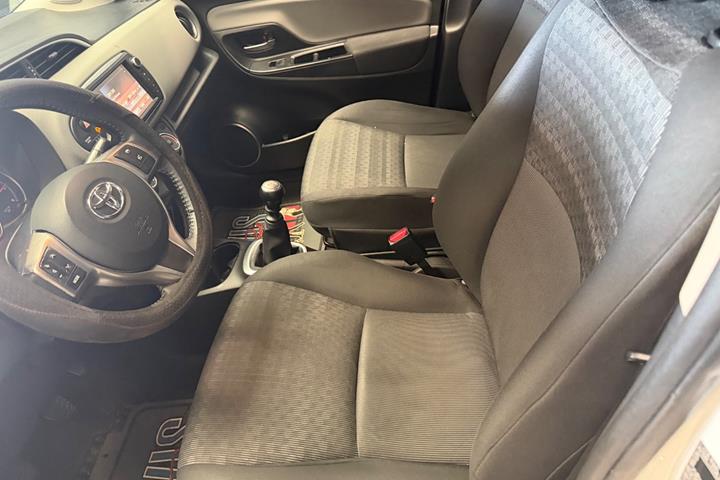 Hvid Toyota Yaris fra 2017