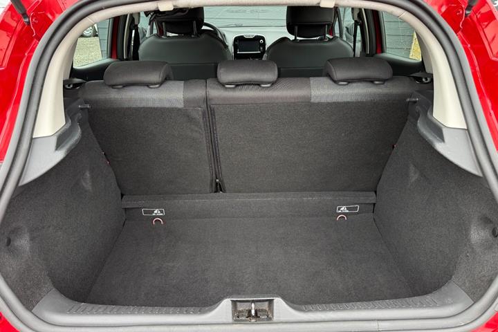Rød Renault Clio IV fra 2014