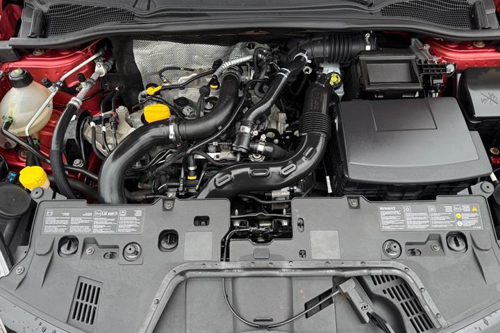 Rød Renault Clio IV fra 2014