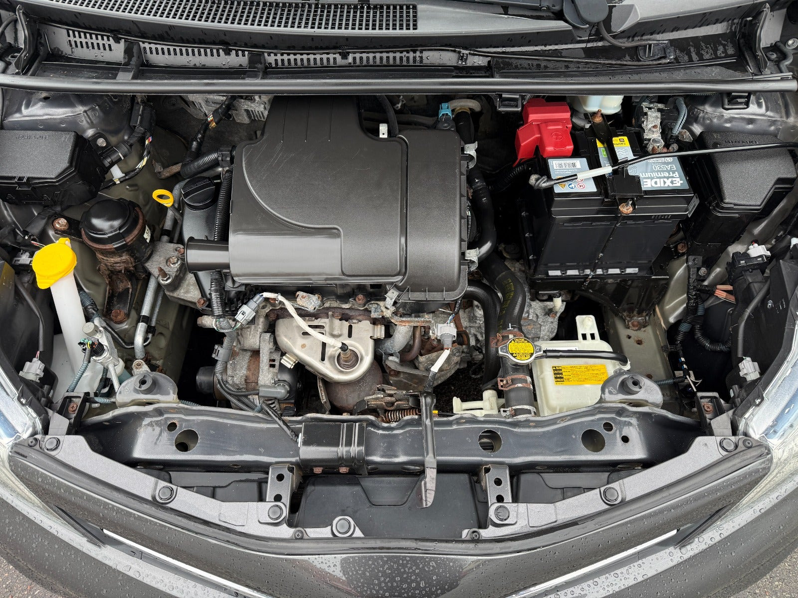 Grå Toyota Yaris fra 2014