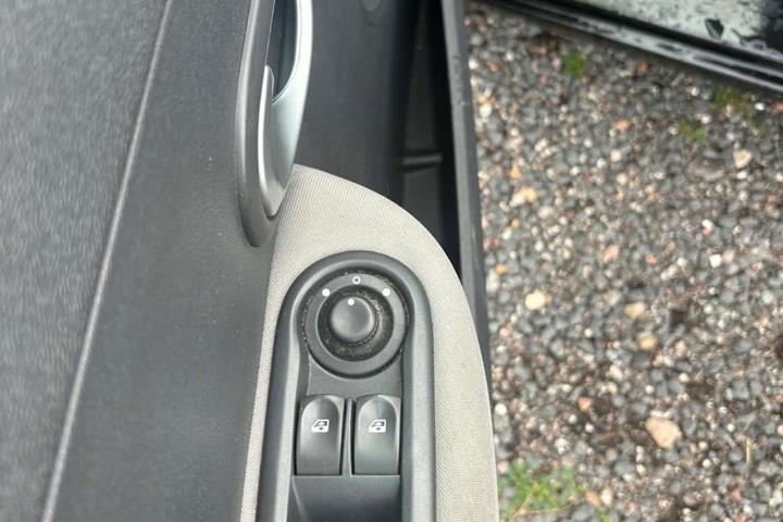 Sort Renault Clio III fra 2012