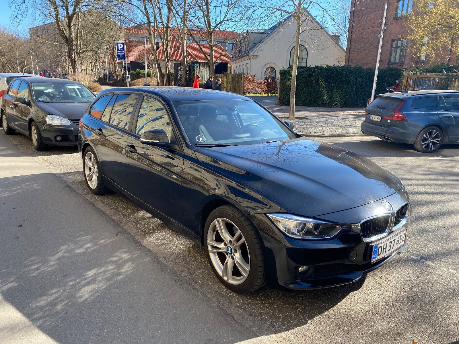 Sort BMW 320d fra 2015