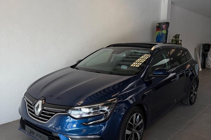 Blå Renault Megane IV fra 2018