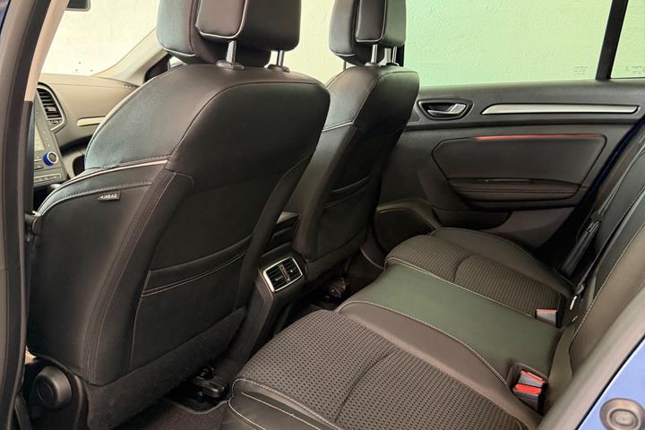 Blå Renault Megane IV fra 2018
