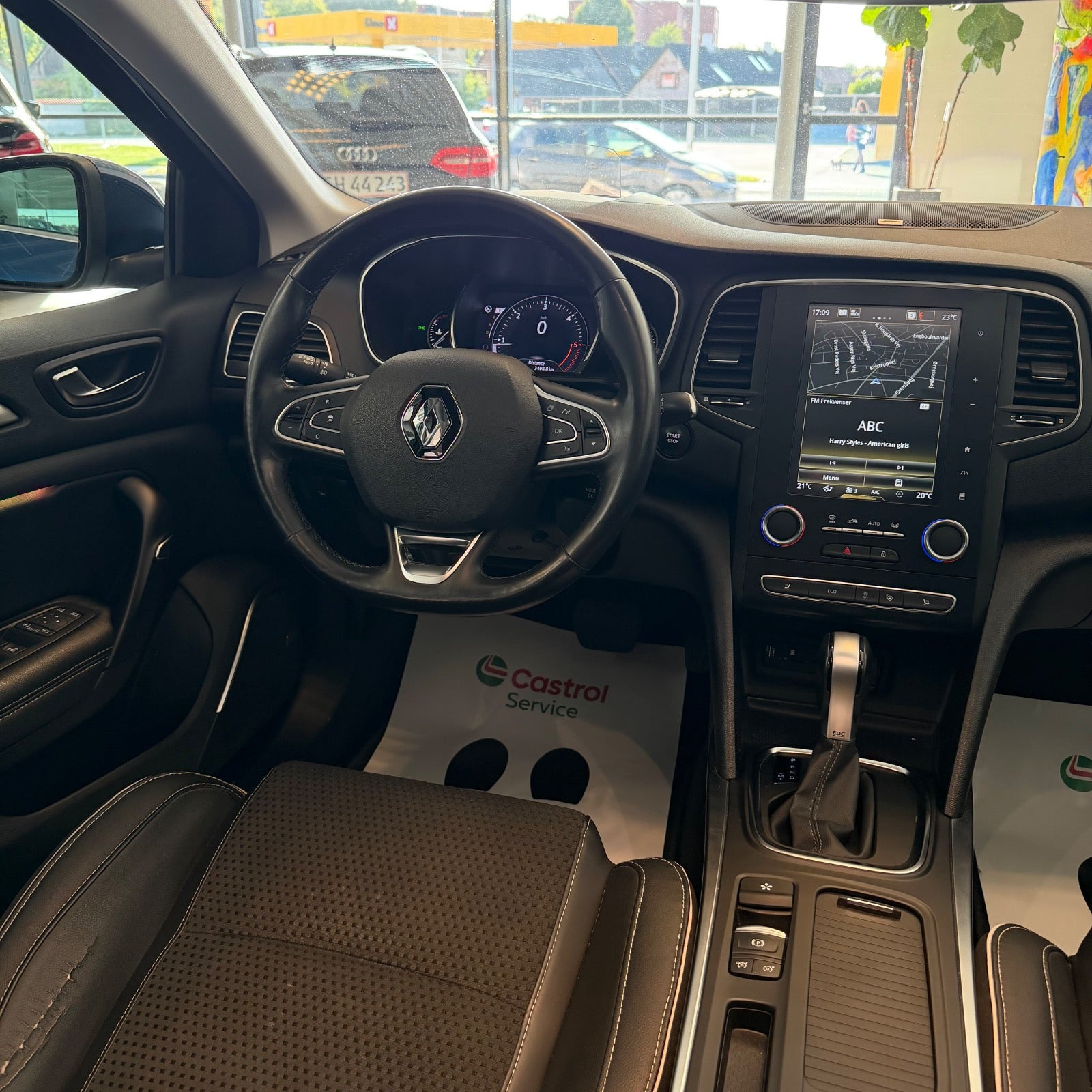 Blå Renault Megane IV fra 2018