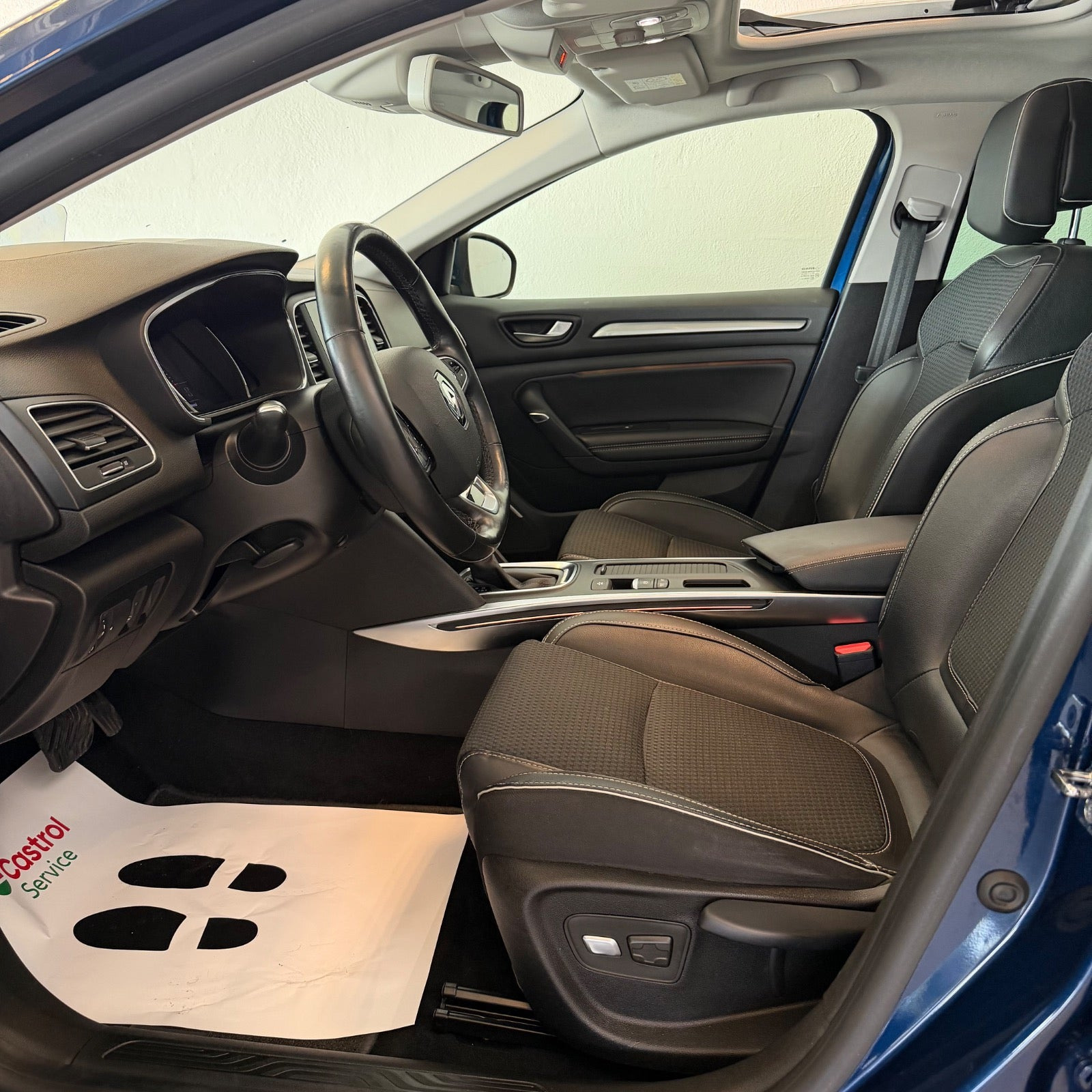 Blå Renault Megane IV fra 2018