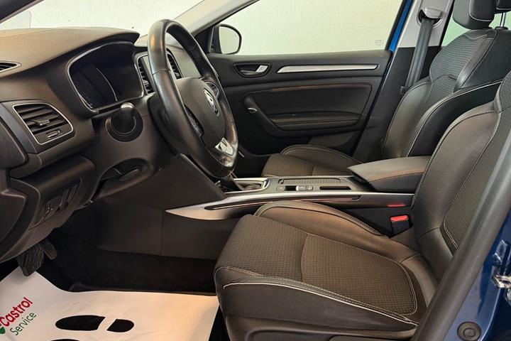 Blå Renault Megane IV fra 2018