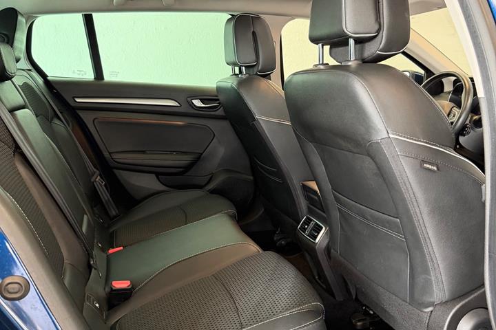 Blå Renault Megane IV fra 2018