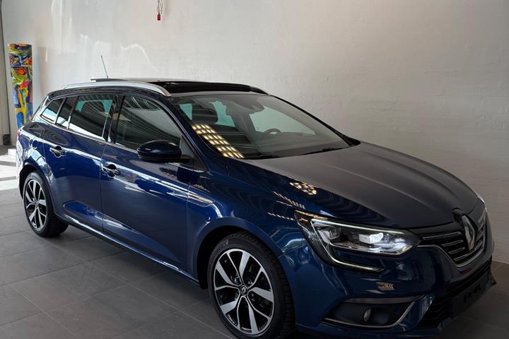 Blå Renault Megane IV fra 2018