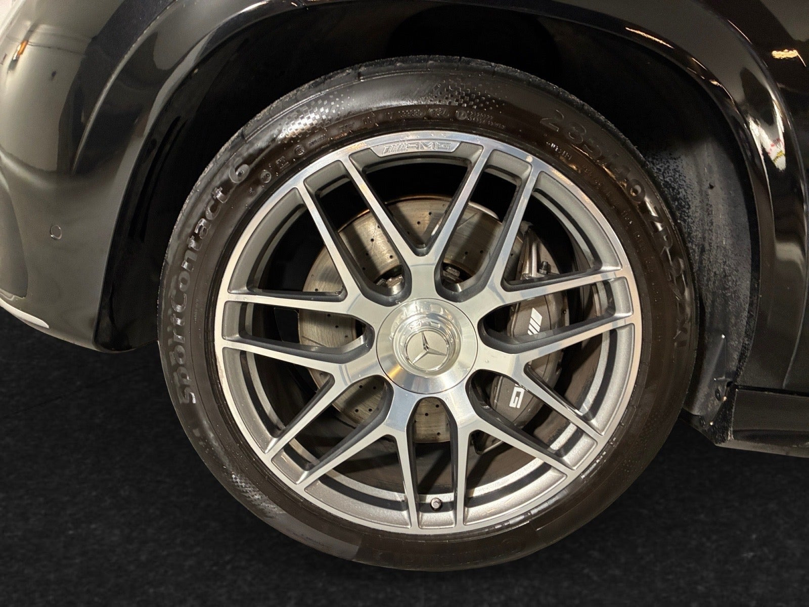 Sort Mercedes GLE53 fra 2025