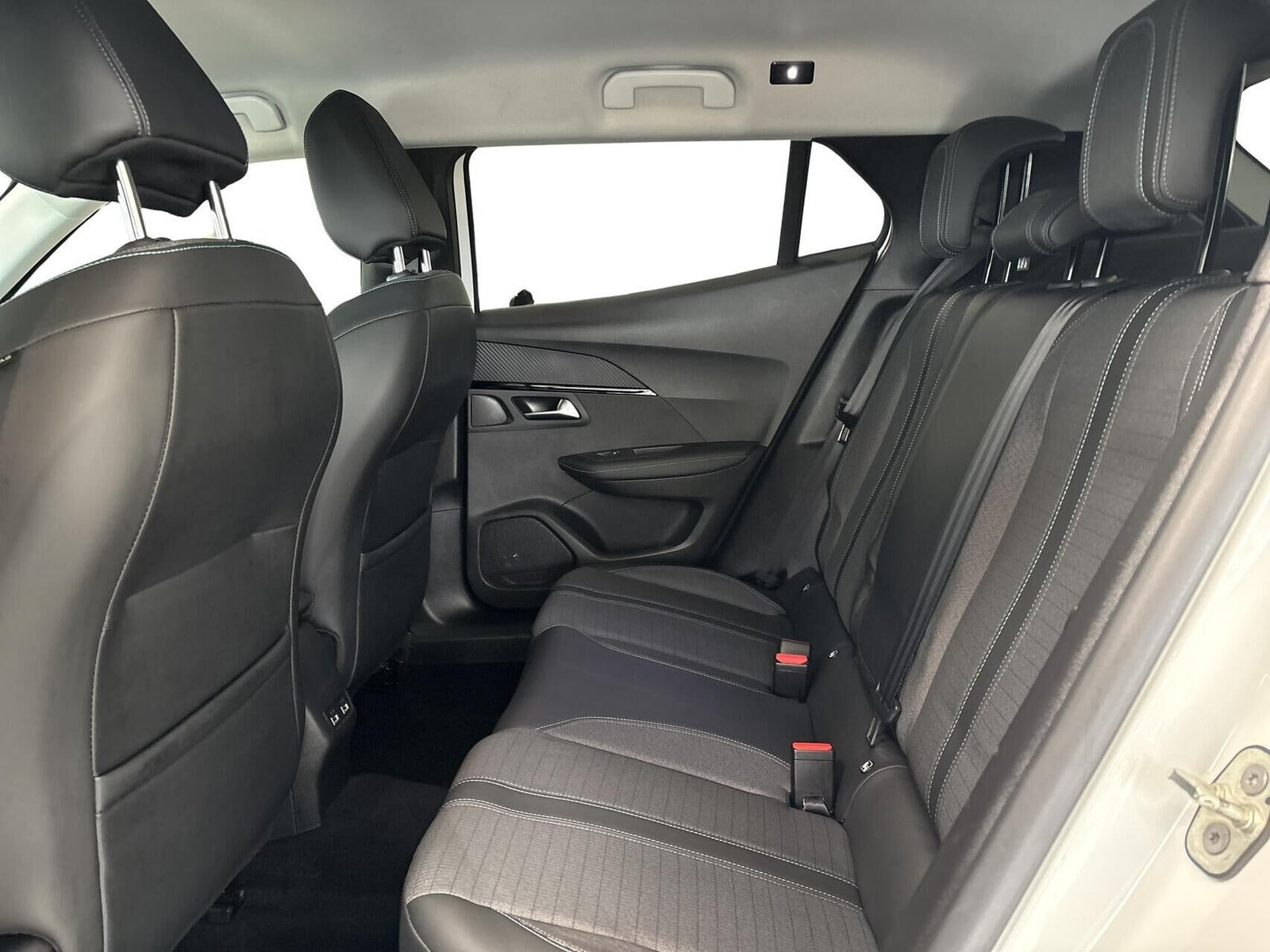 Hvid Peugeot 2008 fra 2022