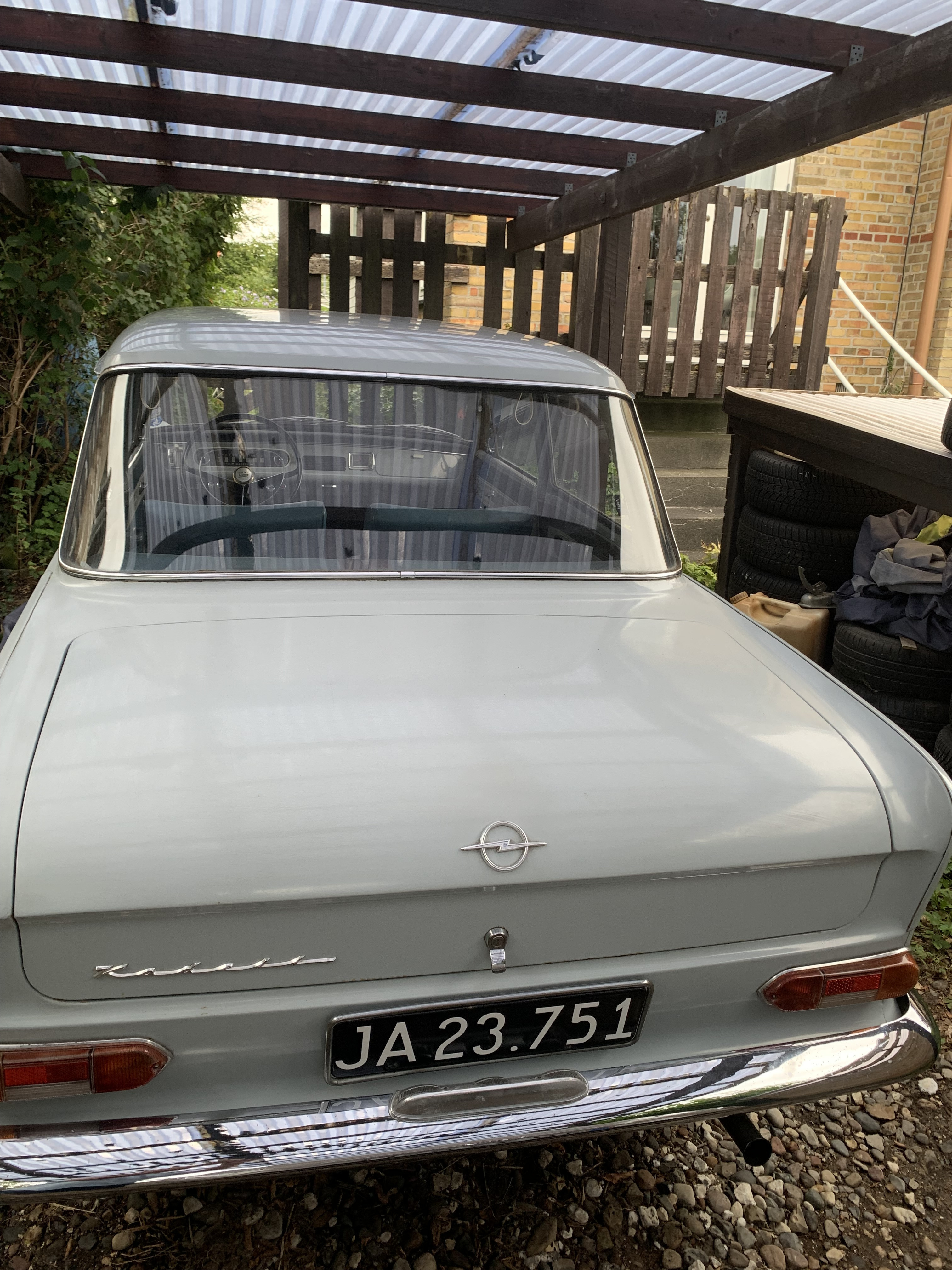 Blå Opel Kadett fra 1964