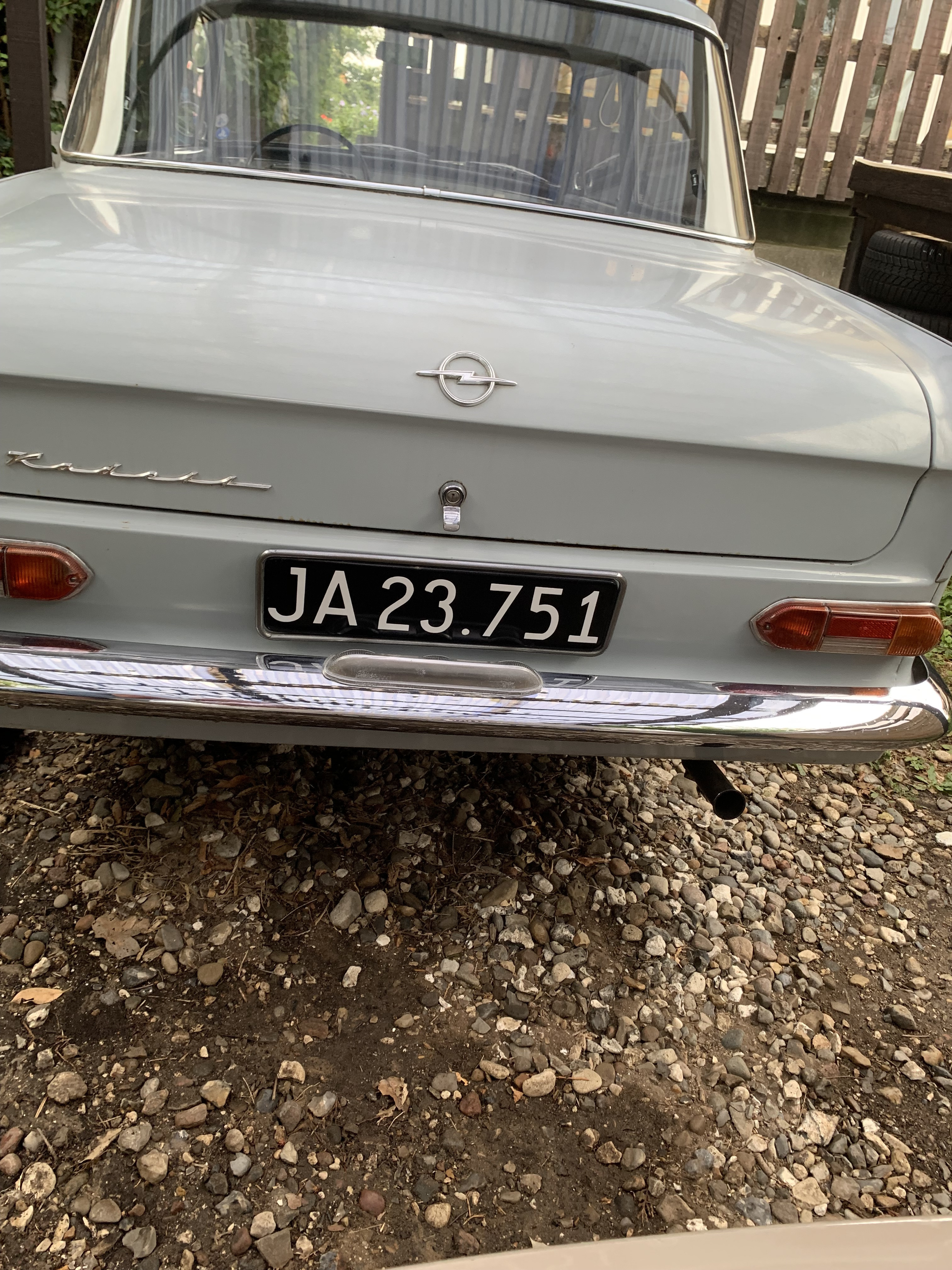 Blå Opel Kadett fra 1964