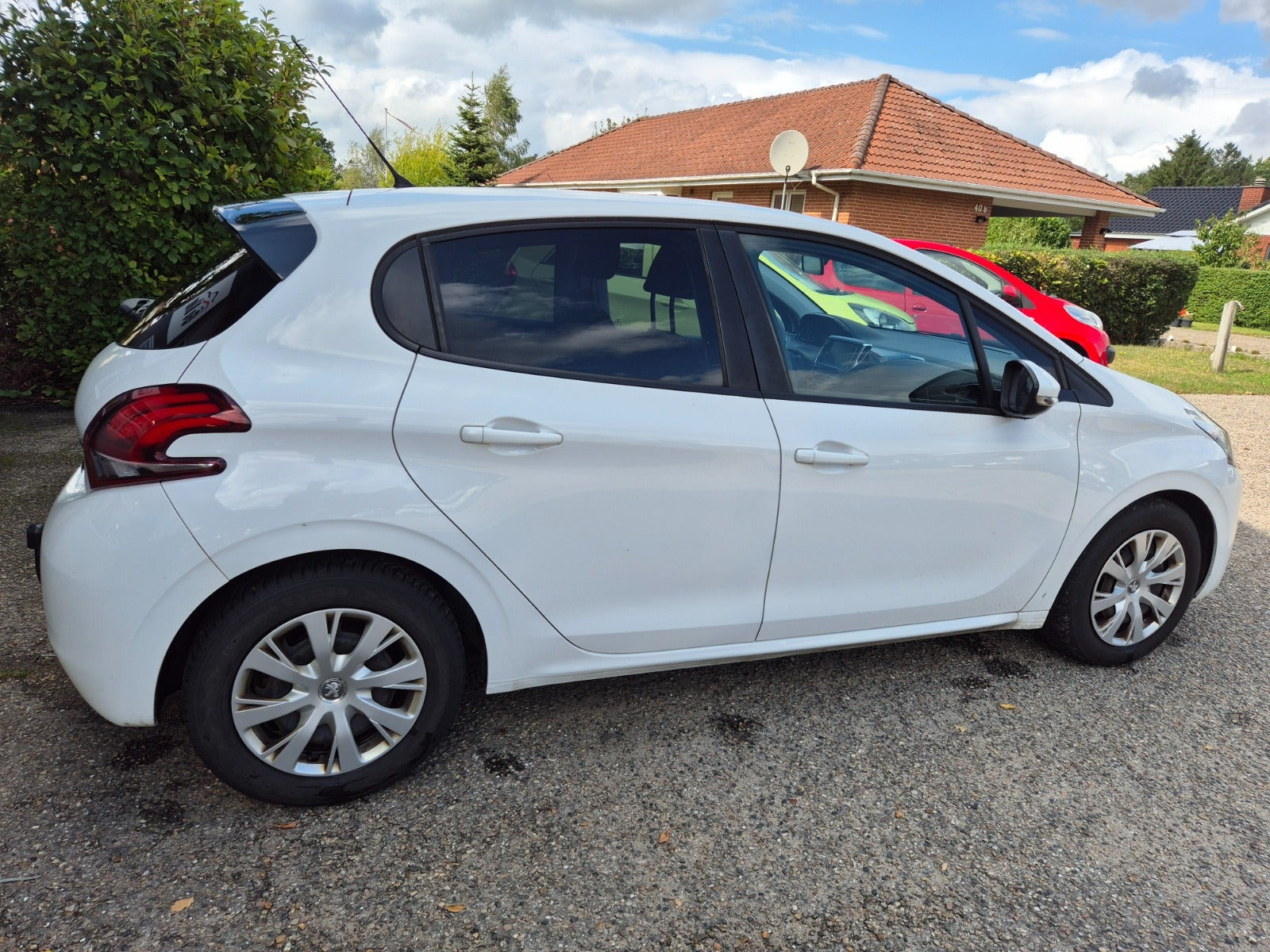 Grøn Peugeot 208 fra 2015