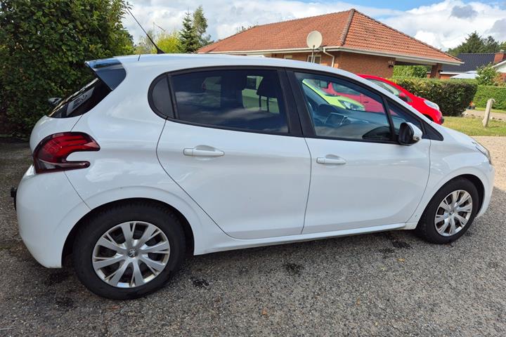 Grøn Peugeot 208 fra 2015