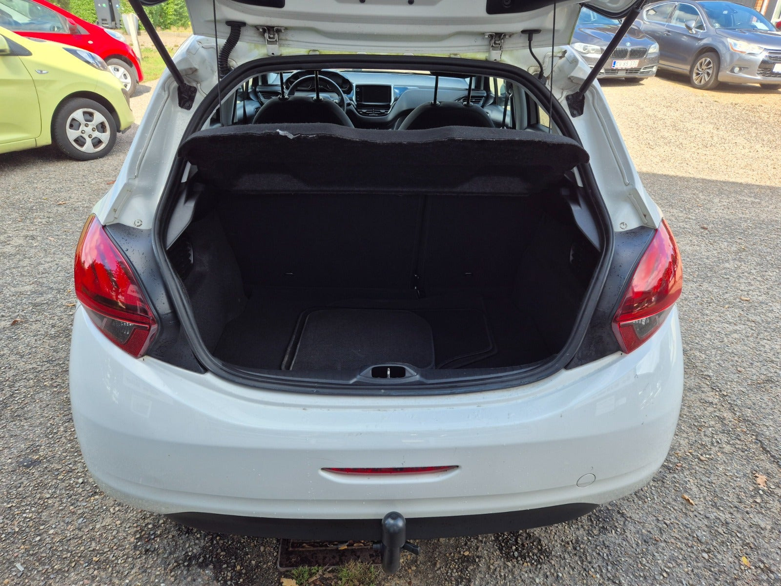 Grøn Peugeot 208 fra 2015