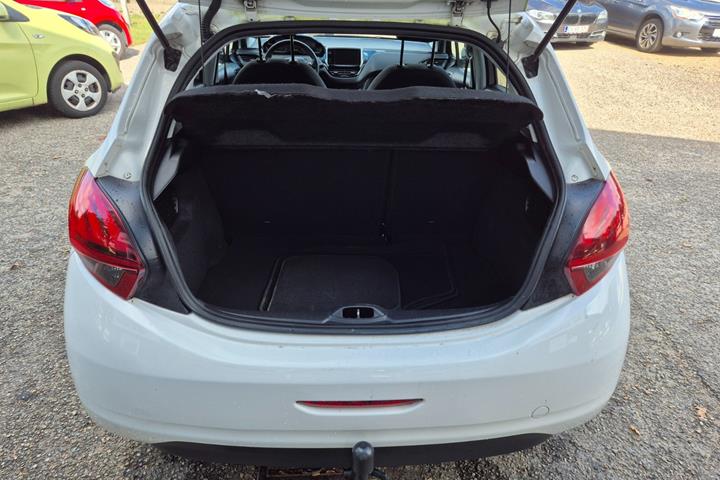 Grøn Peugeot 208 fra 2015