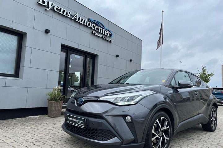 Grå Toyota C-HR fra 2020 set udefra