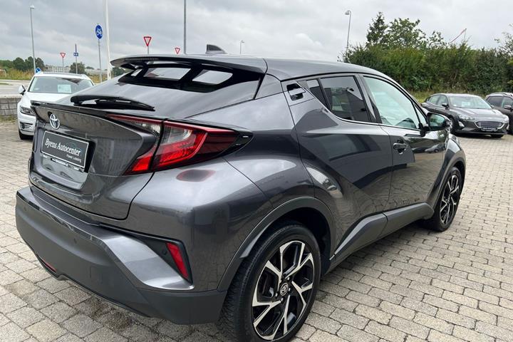 Grå Toyota C-HR fra 2020