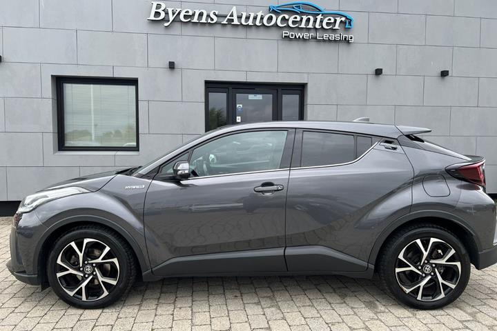 Grå Toyota C-HR fra 2020