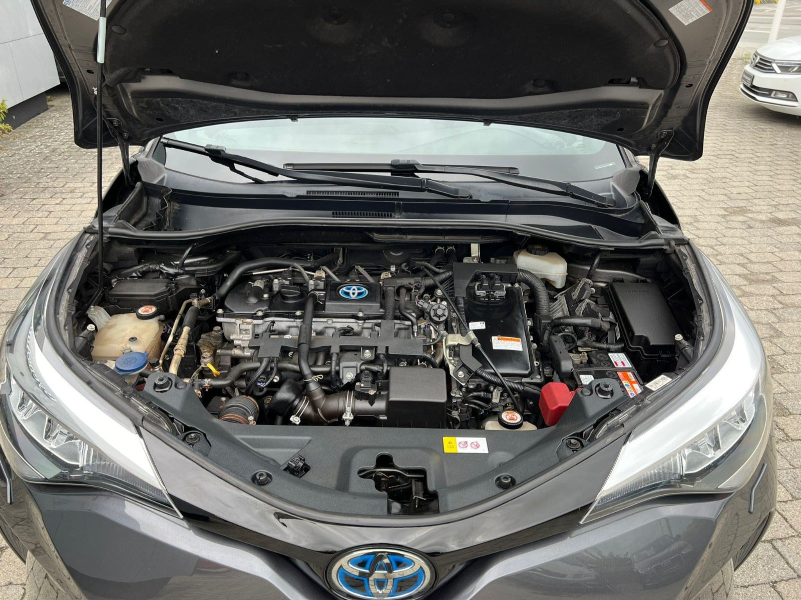 Grå Toyota C-HR fra 2020