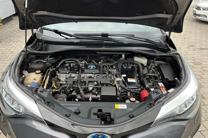 Grå Toyota C-HR fra 2020
