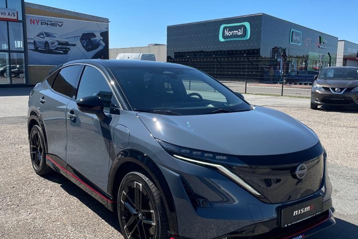 Grå Nissan Ariya fra 2026