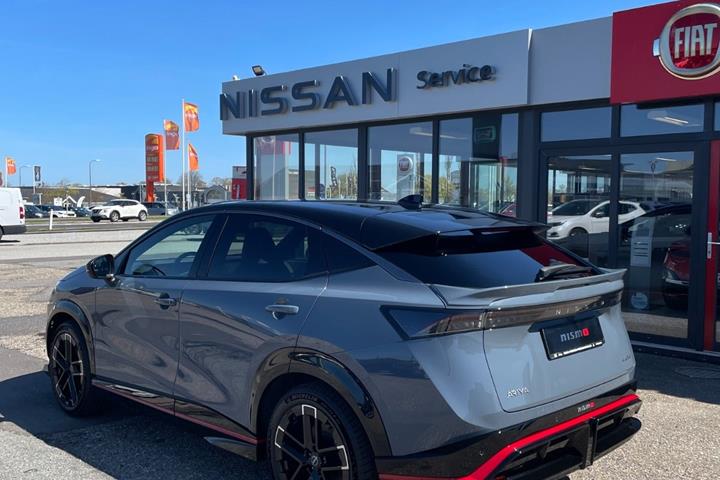 Grå Nissan Ariya fra 2026