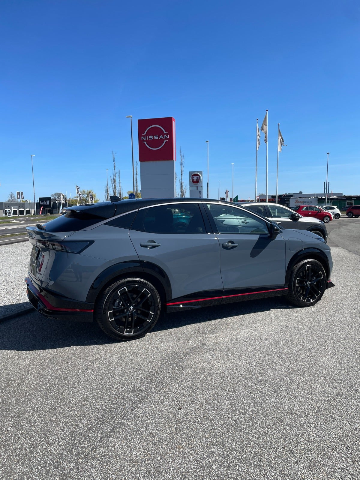 Grå Nissan Ariya fra 2026