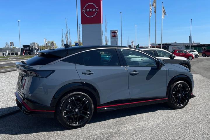 Grå Nissan Ariya fra 2026