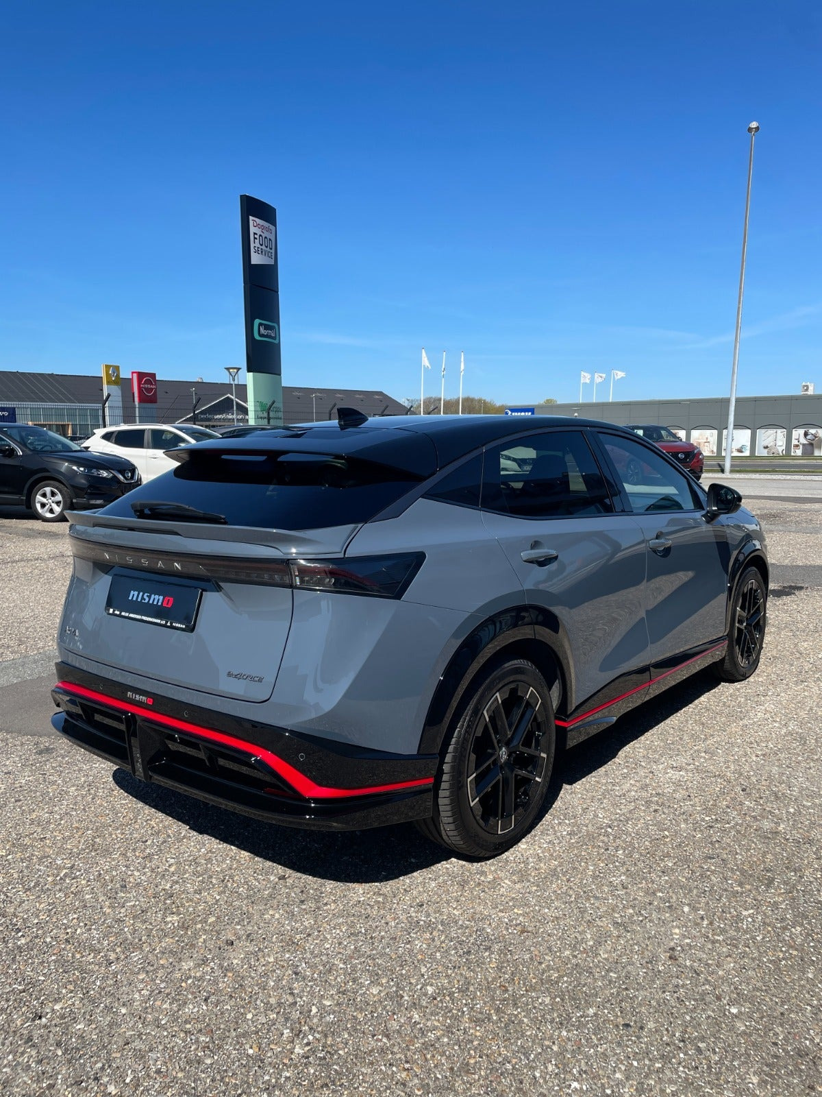 Grå Nissan Ariya fra 2026