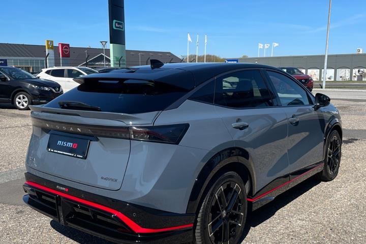 Grå Nissan Ariya fra 2026